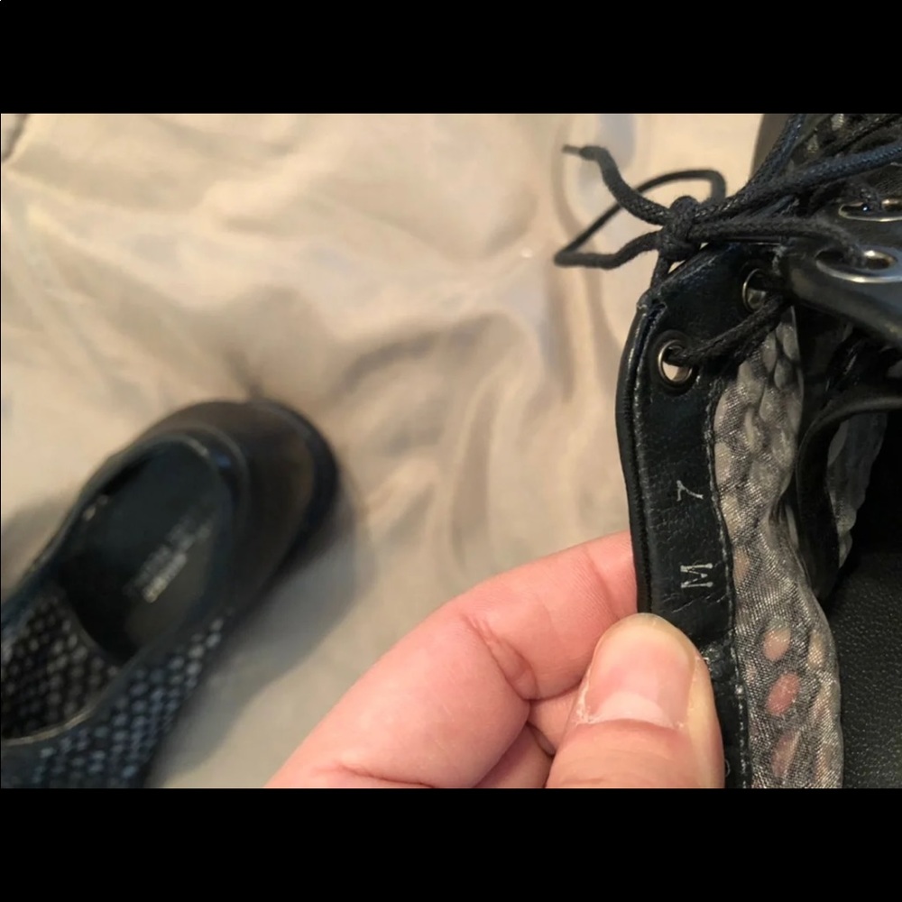 Stuart Weitzman shoes - Picture 3 of 3